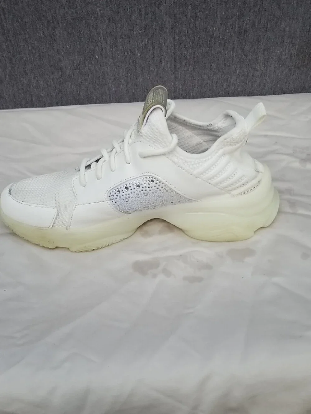 Steve Madden White Mesh & Rhinestone Sneakers Women's 9